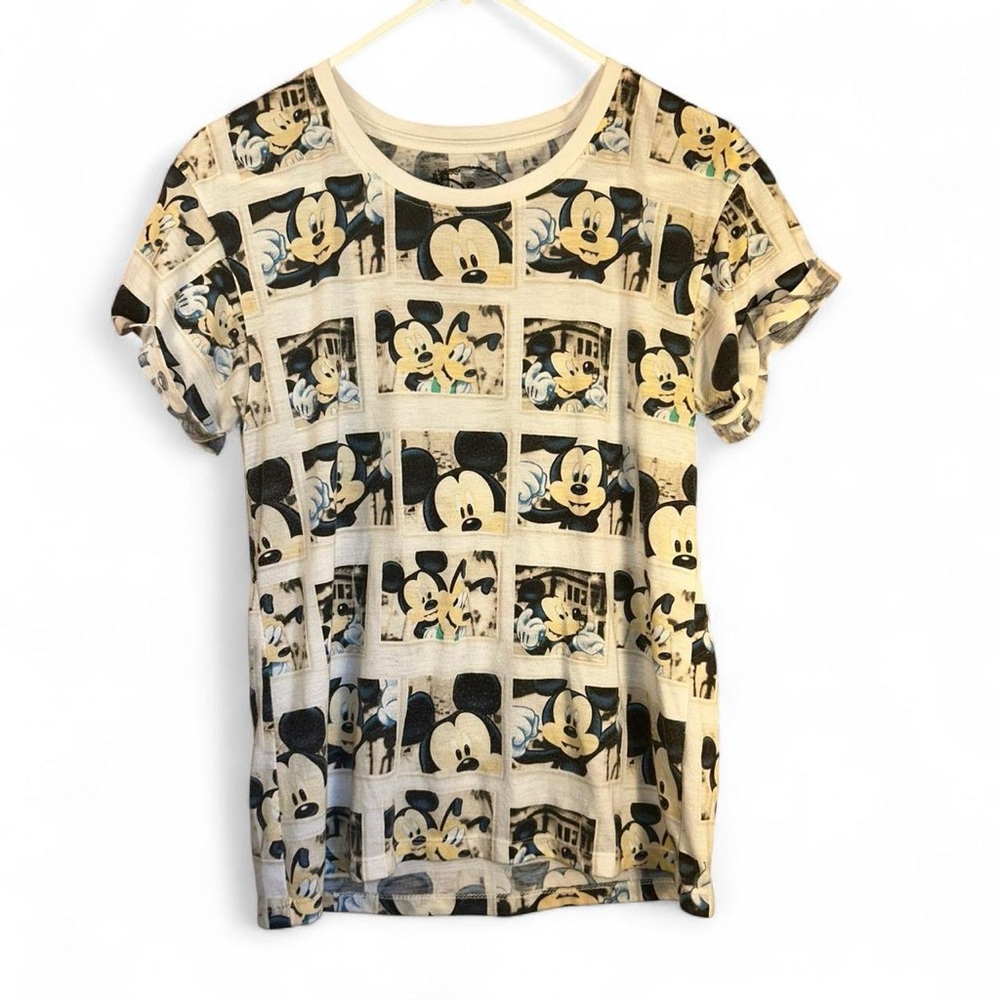 Mickey Mouse And Goofy Woman’s shirt size L